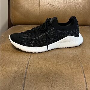 Aetrex Carly Knit Sneakers Size 7 NWT